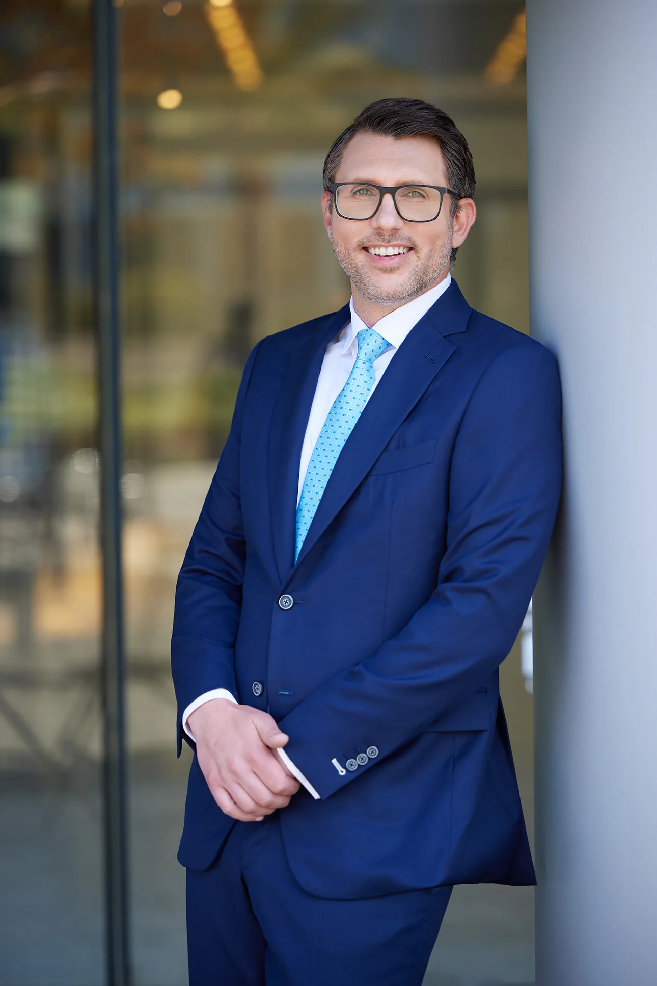 Clean professional business headshot in Los Angeles by Headshots LA