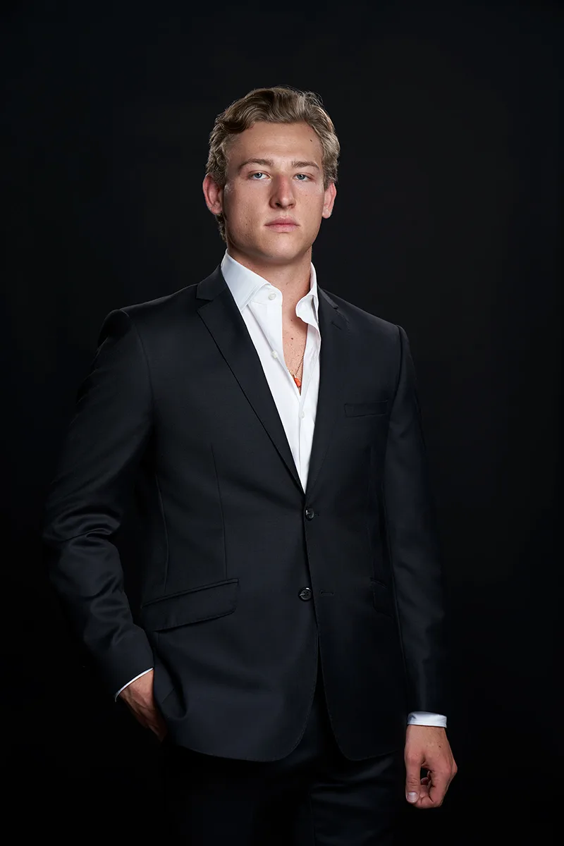 Clean professional business headshot in Los Angeles by Headshots LA